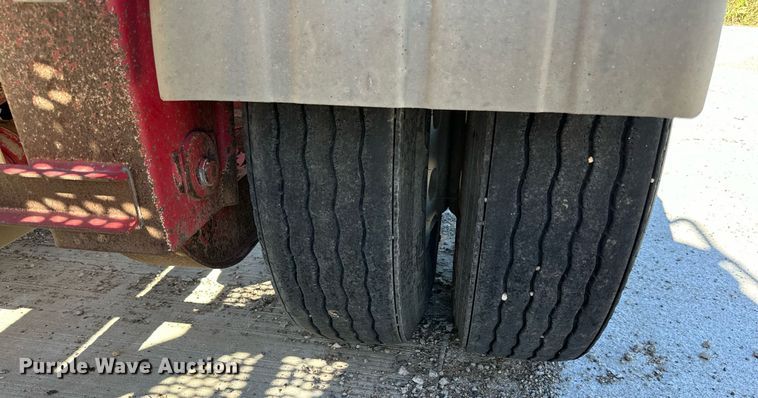 image for item DP8537 2004 Heil pneumatic dry bulk trailer