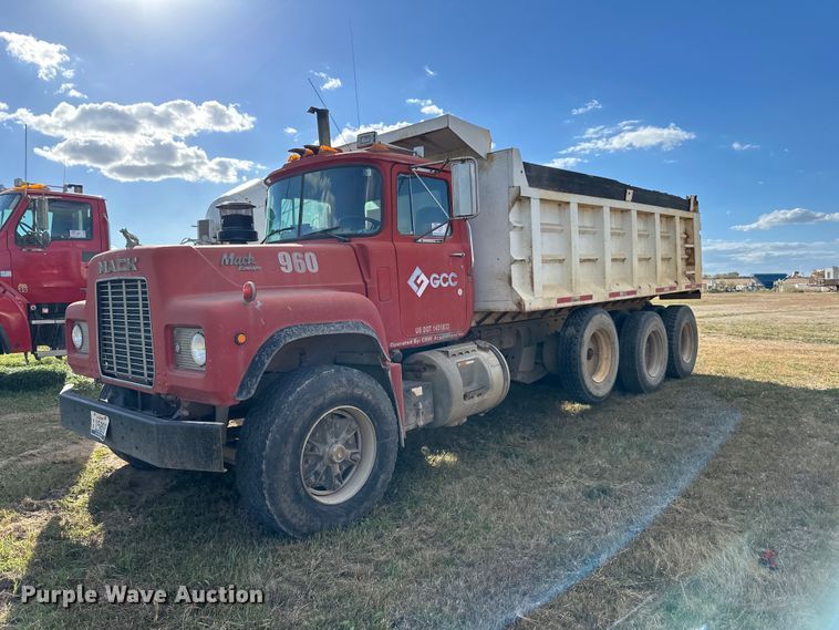 image for item DP8542 1990 Mack RD690S dump truck