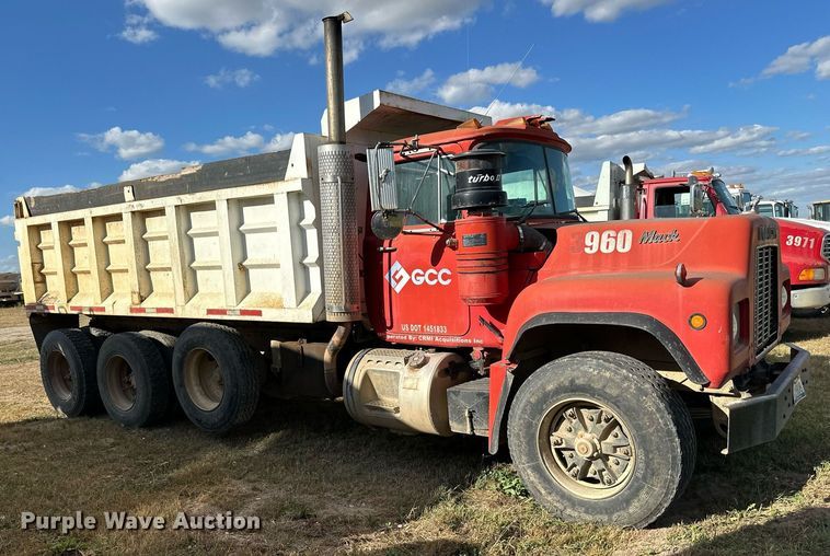 image for item DP8542 1990 Mack RD690S dump truck