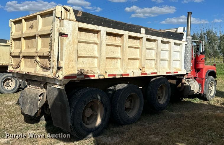 image for item DP8542 1990 Mack RD690S dump truck
