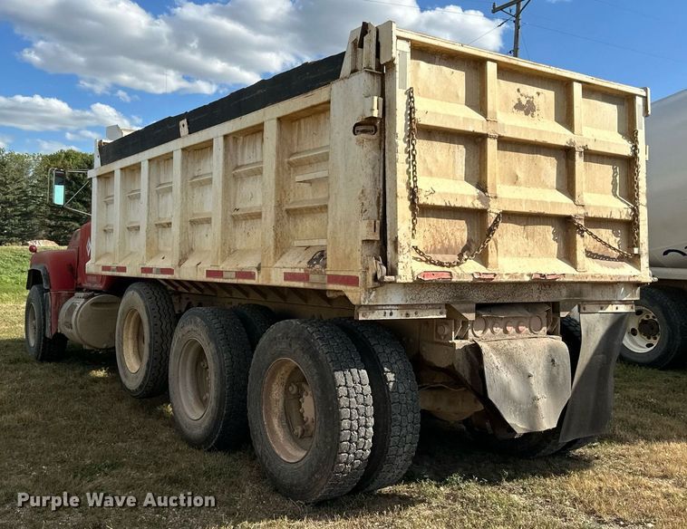 image for item DP8542 1990 Mack RD690S dump truck