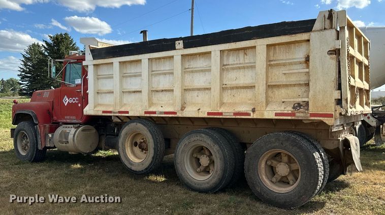 image for item DP8542 1990 Mack RD690S dump truck