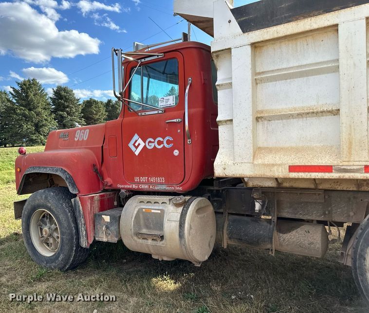 image for item DP8542 1990 Mack RD690S dump truck
