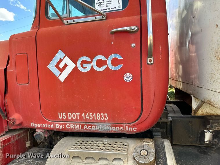 image for item DP8542 1990 Mack RD690S dump truck