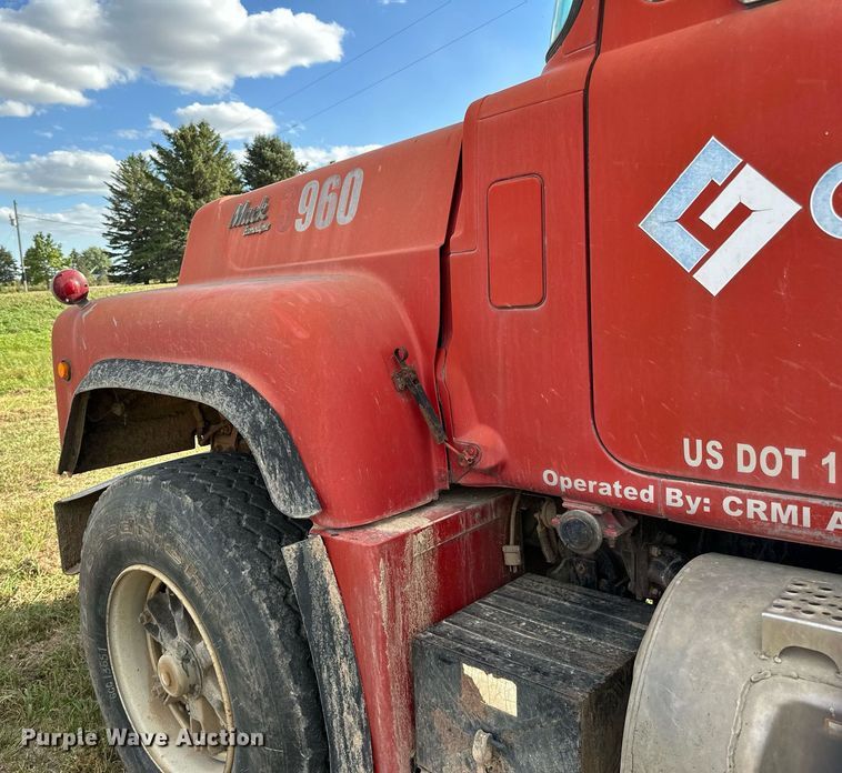 image for item DP8542 1990 Mack RD690S dump truck