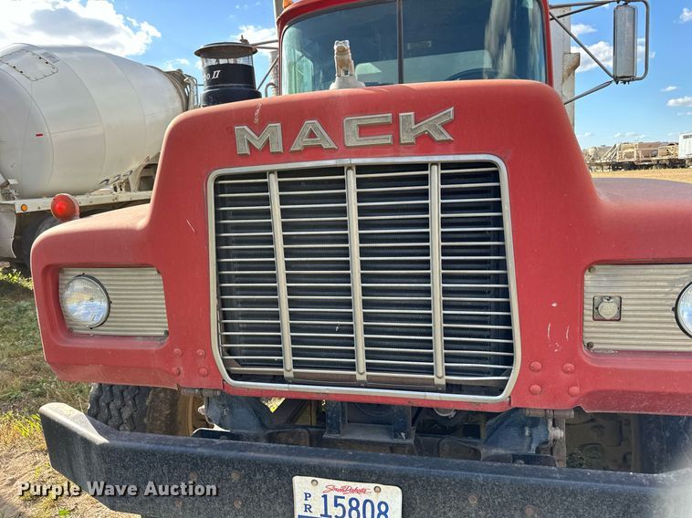 image for item DP8542 1990 Mack RD690S dump truck