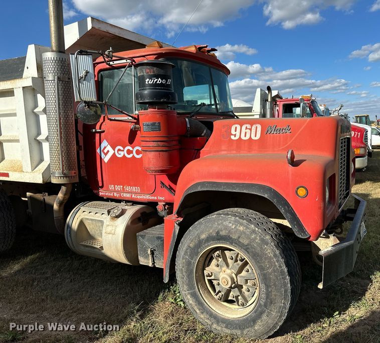 image for item DP8542 1990 Mack RD690S dump truck