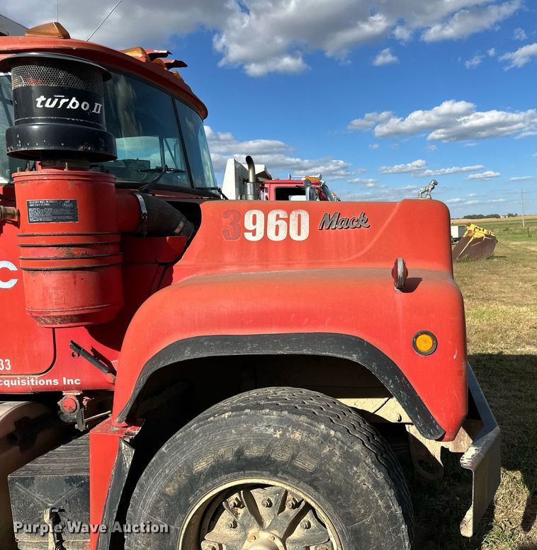 image for item DP8542 1990 Mack RD690S dump truck