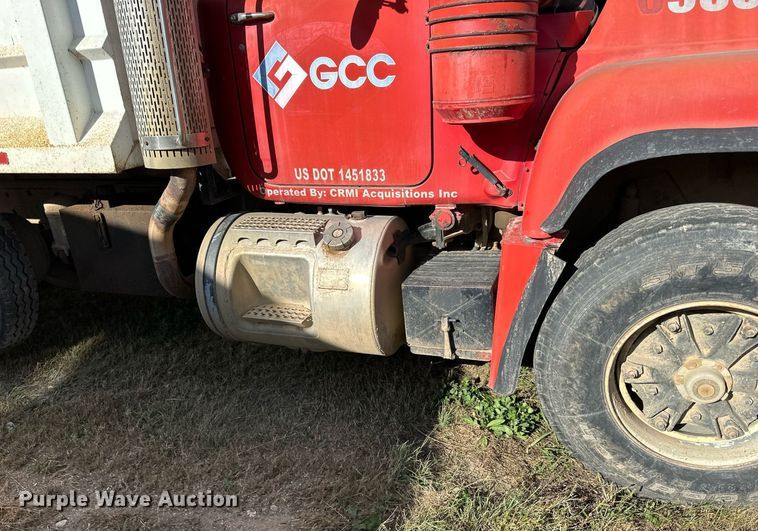 image for item DP8542 1990 Mack RD690S dump truck