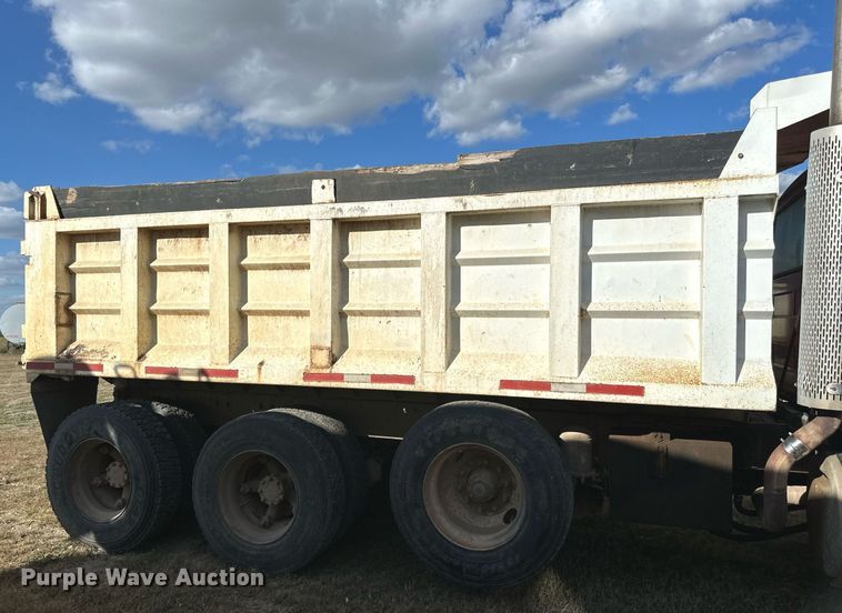 image for item DP8542 1990 Mack RD690S dump truck