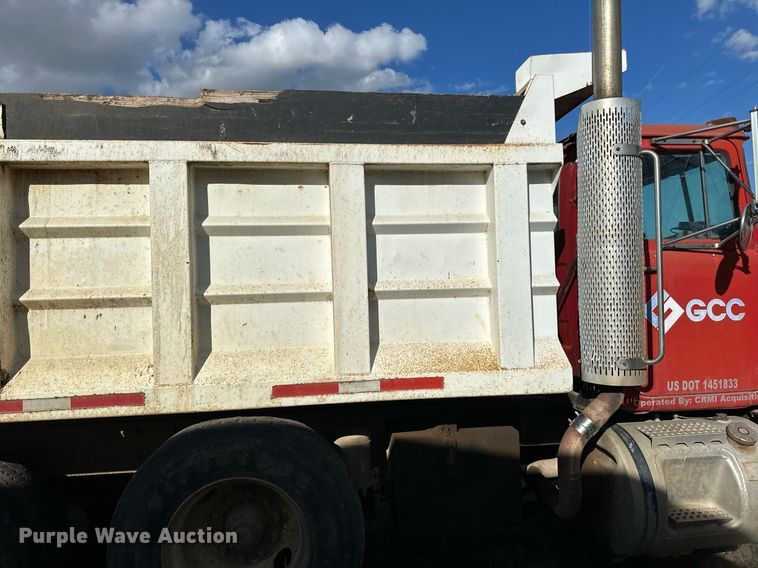 image for item DP8542 1990 Mack RD690S dump truck