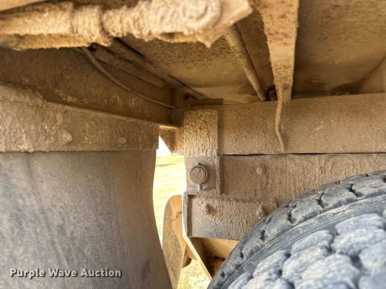 image for item DP8542 1990 Mack RD690S dump truck