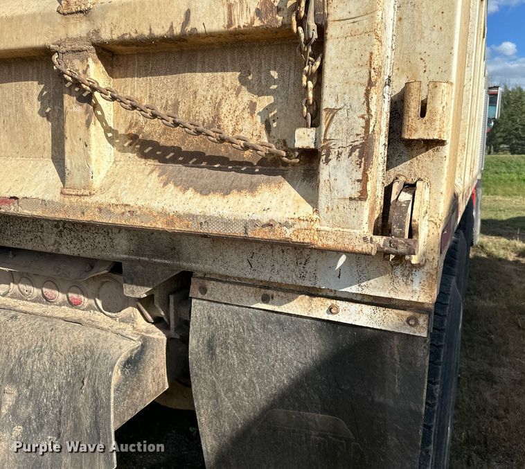 image for item DP8542 1990 Mack RD690S dump truck