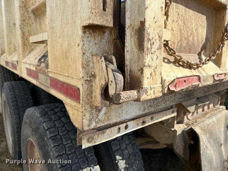 image for item DP8542 1990 Mack RD690S dump truck