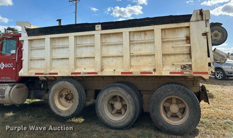 image for item DP8542 1990 Mack RD690S dump truck