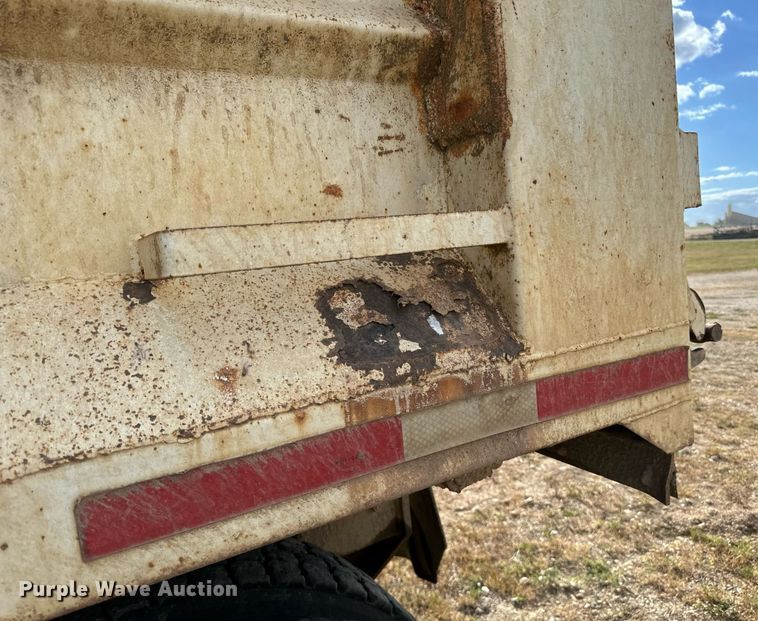 image for item DP8542 1990 Mack RD690S dump truck