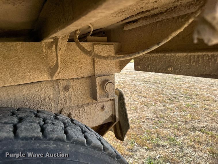 image for item DP8542 1990 Mack RD690S dump truck