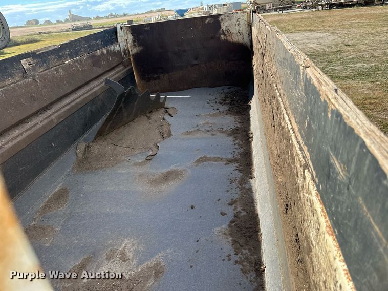 image for item DP8542 1990 Mack RD690S dump truck