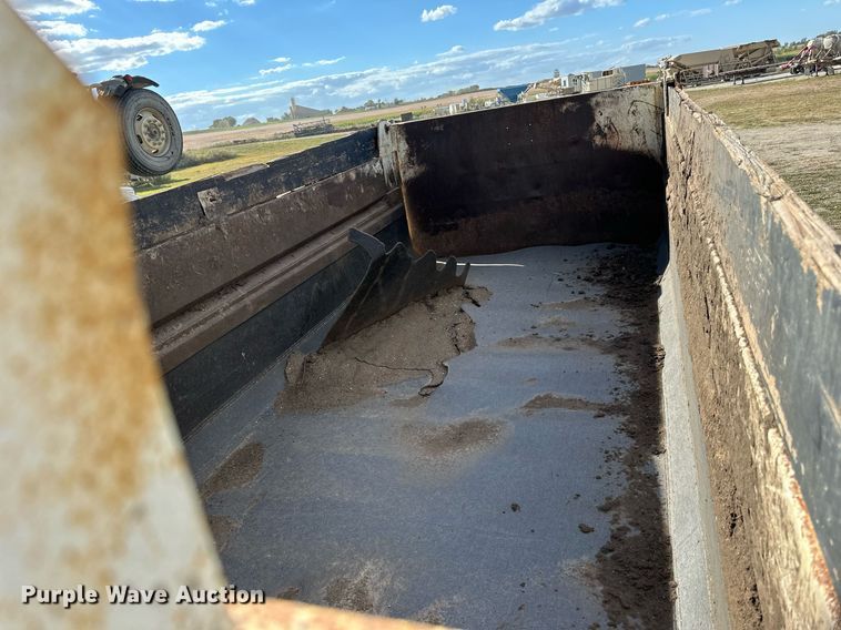 image for item DP8542 1990 Mack RD690S dump truck