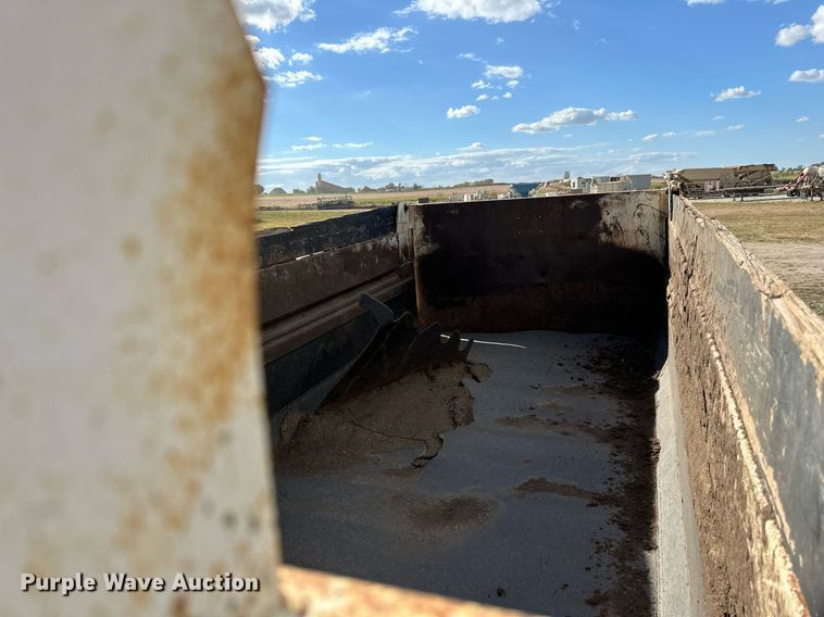 image for item DP8542 1990 Mack RD690S dump truck