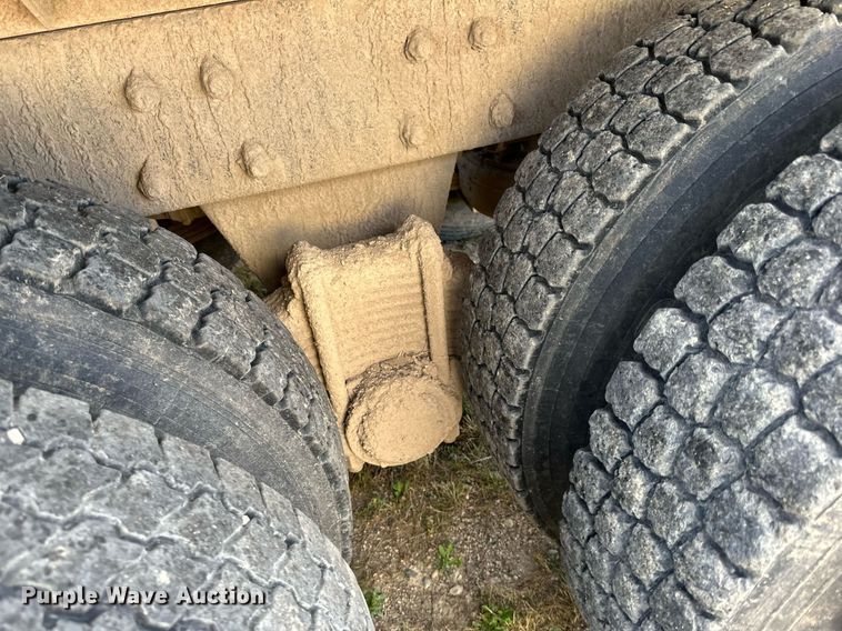 image for item DP8542 1990 Mack RD690S dump truck