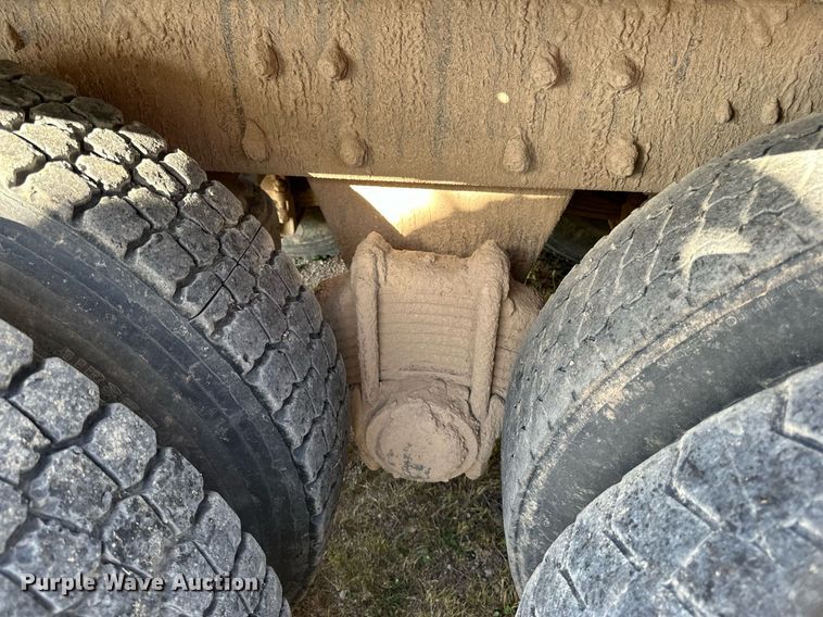 image for item DP8542 1990 Mack RD690S dump truck