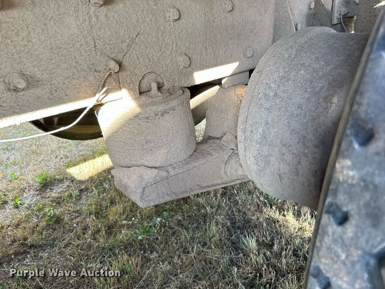 image for item DP8542 1990 Mack RD690S dump truck