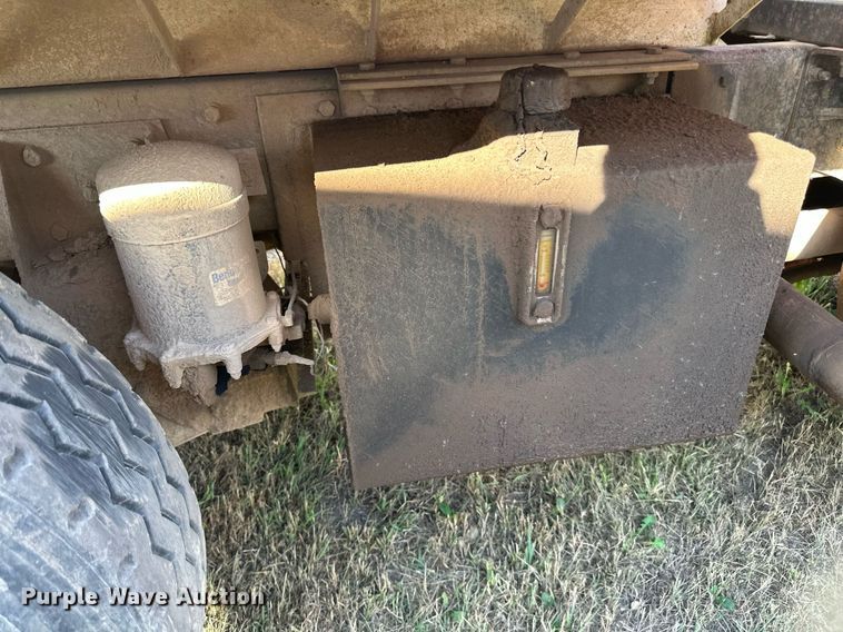 image for item DP8542 1990 Mack RD690S dump truck