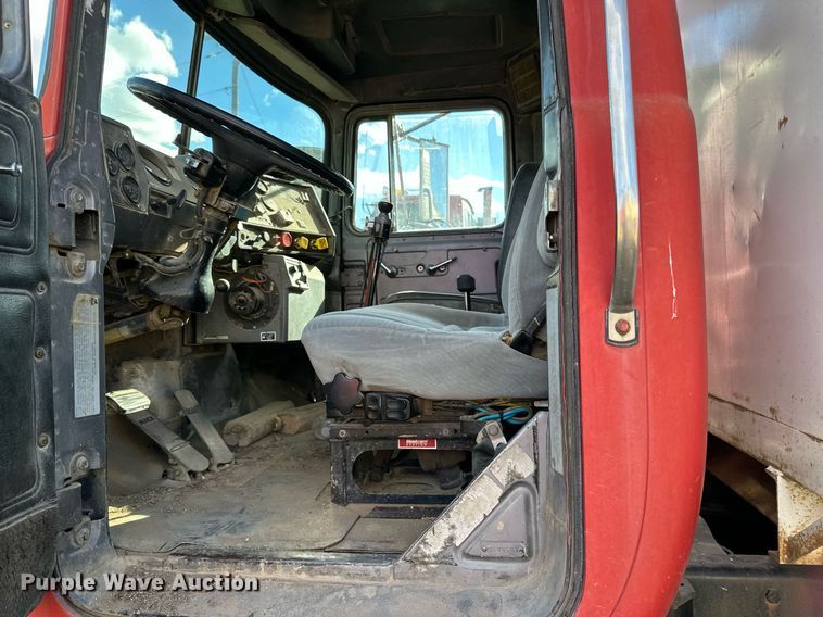 image for item DP8542 1990 Mack RD690S dump truck