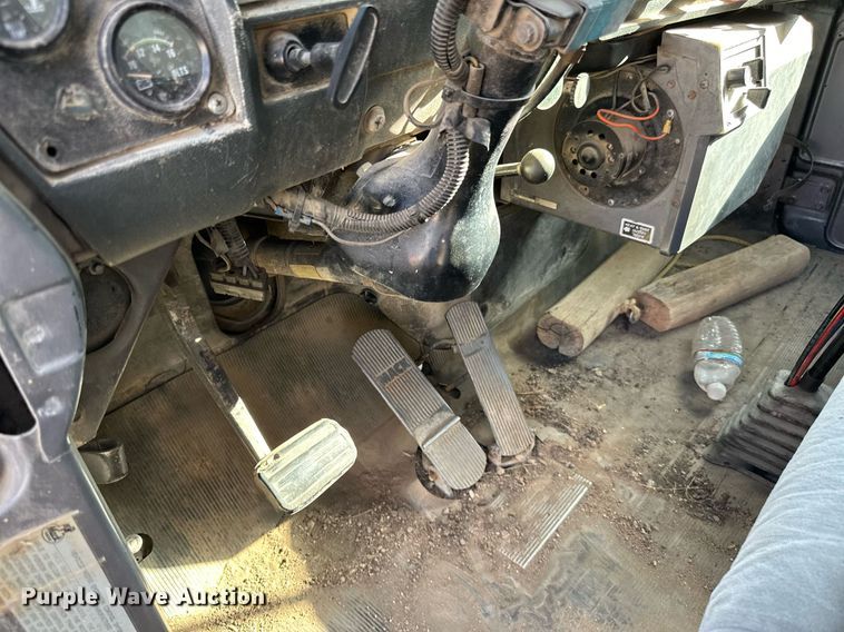 image for item DP8542 1990 Mack RD690S dump truck