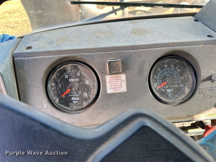 image for item DP8542 1990 Mack RD690S dump truck