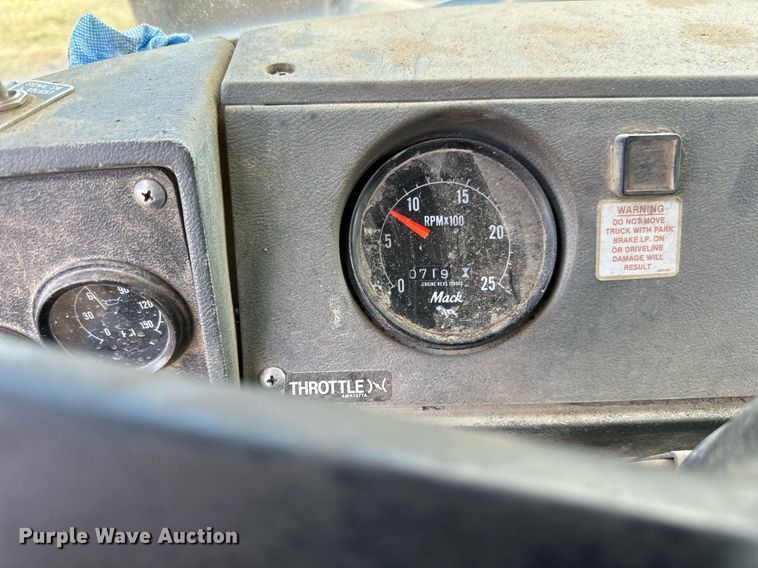 image for item DP8542 1990 Mack RD690S dump truck