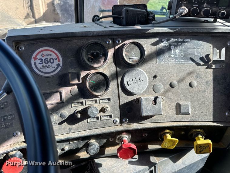 image for item DP8542 1990 Mack RD690S dump truck