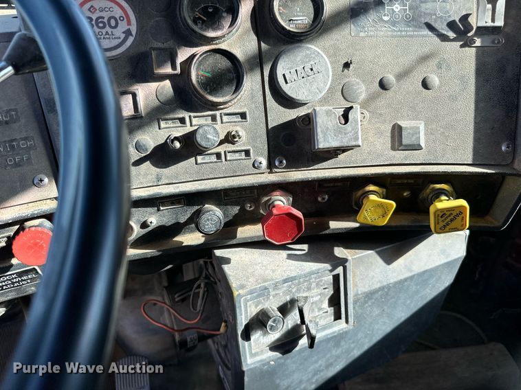 image for item DP8542 1990 Mack RD690S dump truck