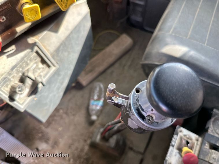 image for item DP8542 1990 Mack RD690S dump truck