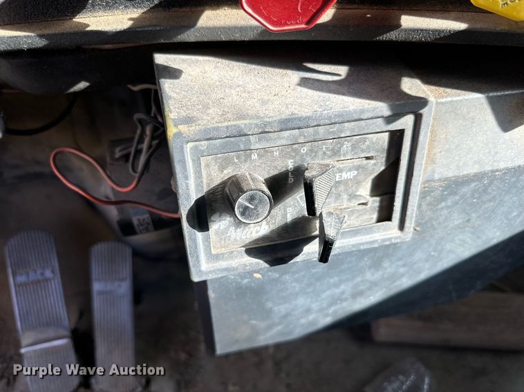 image for item DP8542 1990 Mack RD690S dump truck