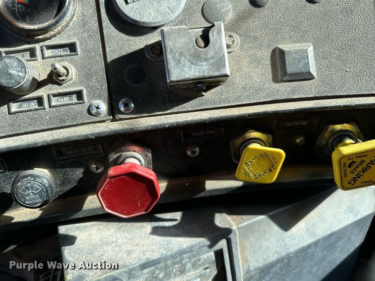 image for item DP8542 1990 Mack RD690S dump truck