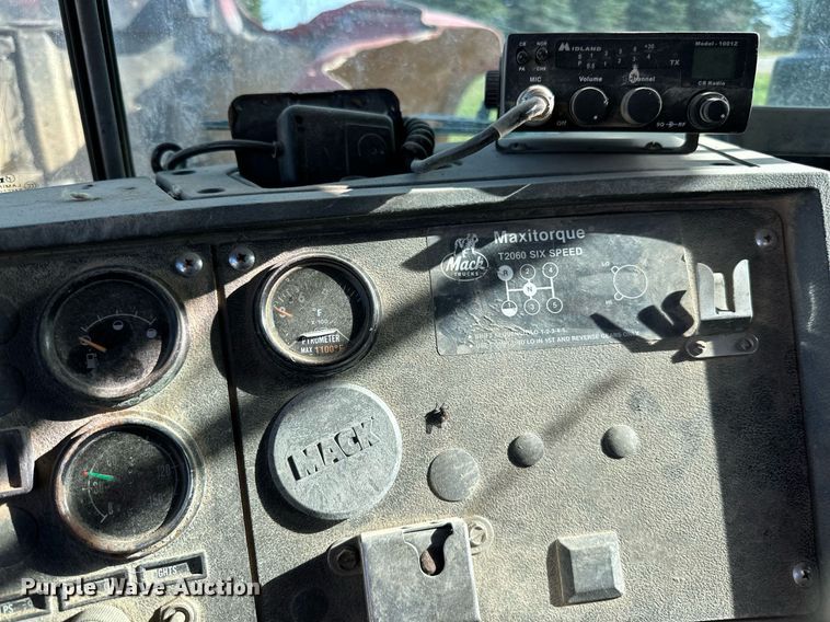 image for item DP8542 1990 Mack RD690S dump truck