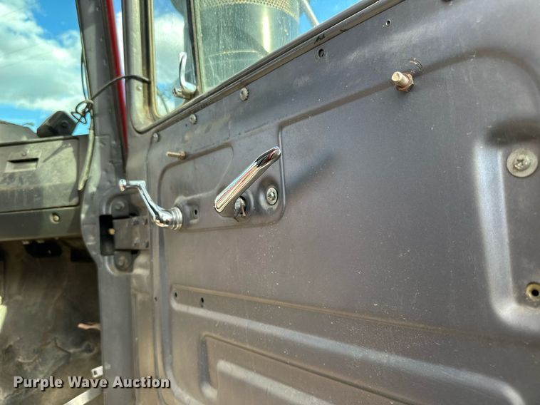 image for item DP8542 1990 Mack RD690S dump truck