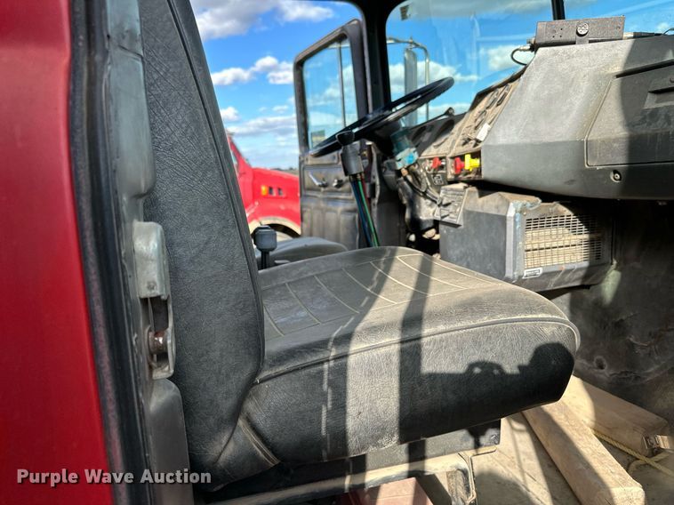 image for item DP8542 1990 Mack RD690S dump truck