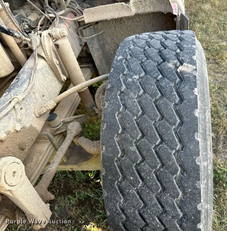 image for item DP8542 1990 Mack RD690S dump truck