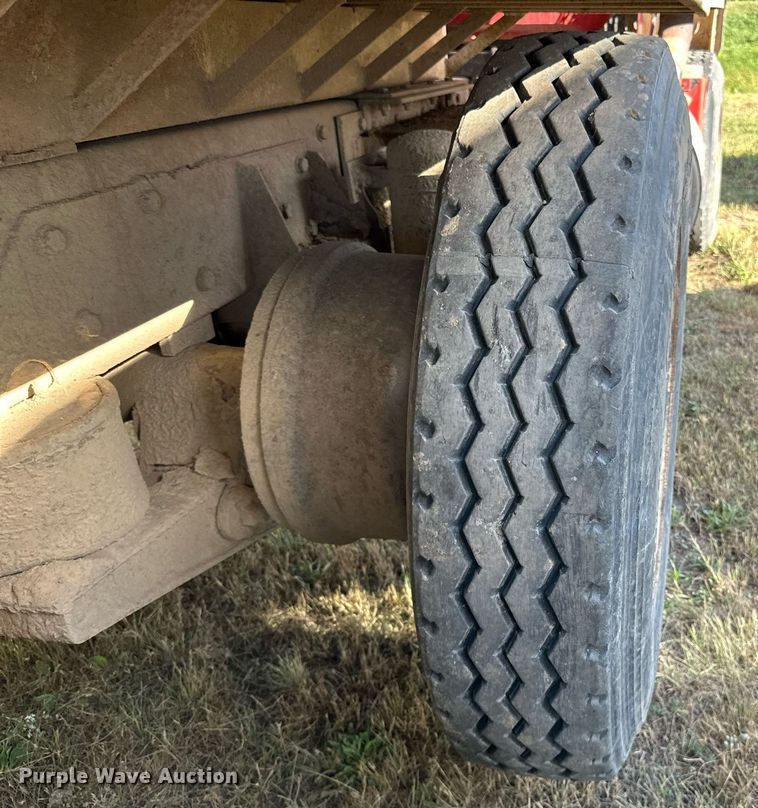 image for item DP8542 1990 Mack RD690S dump truck