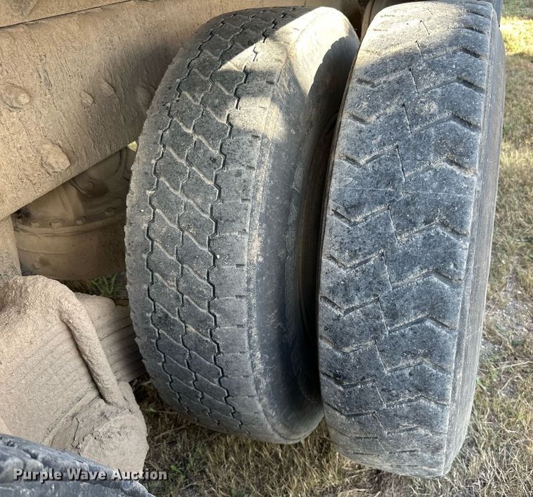 image for item DP8542 1990 Mack RD690S dump truck