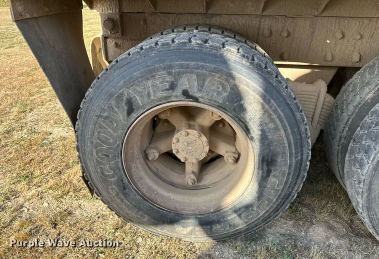 image for item DP8542 1990 Mack RD690S dump truck