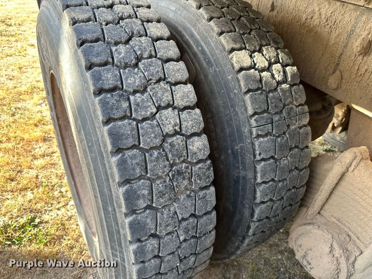 image for item DP8542 1990 Mack RD690S dump truck