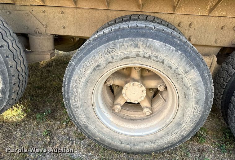 image for item DP8542 1990 Mack RD690S dump truck