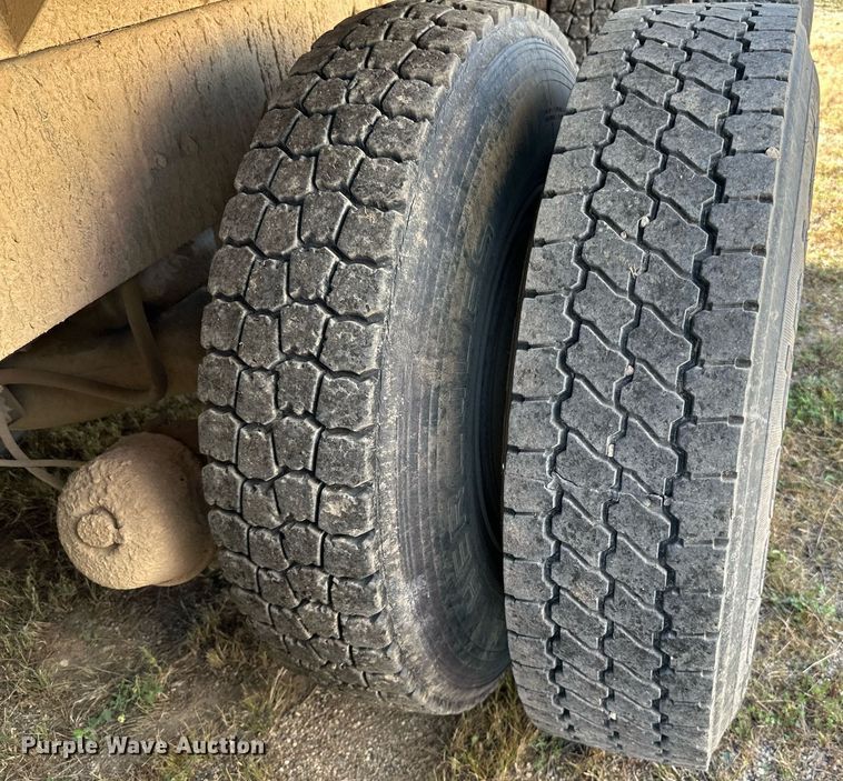 image for item DP8542 1990 Mack RD690S dump truck