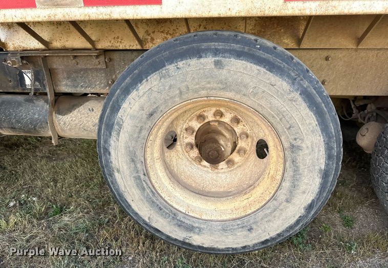 image for item DP8542 1990 Mack RD690S dump truck