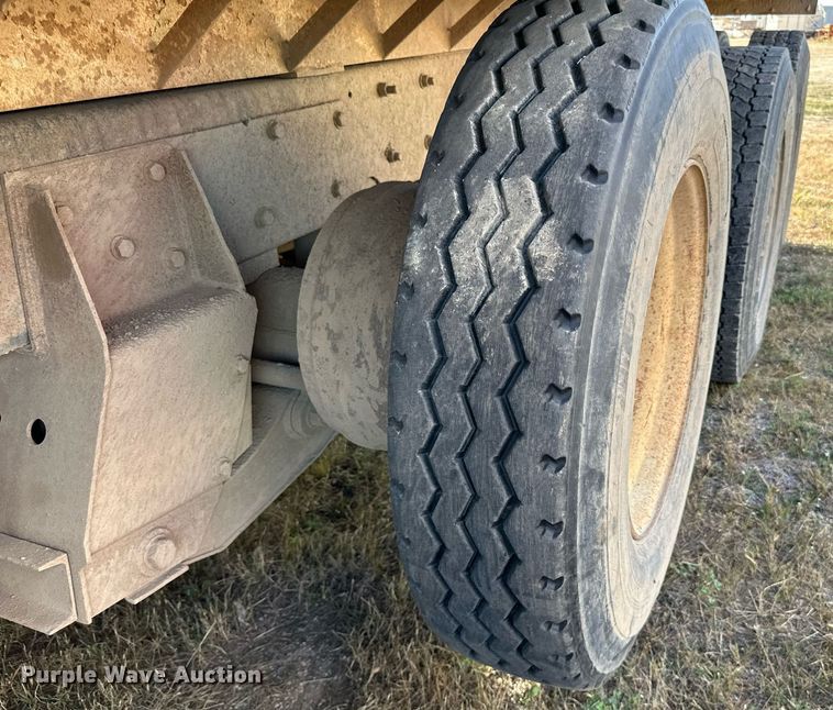 image for item DP8542 1990 Mack RD690S dump truck