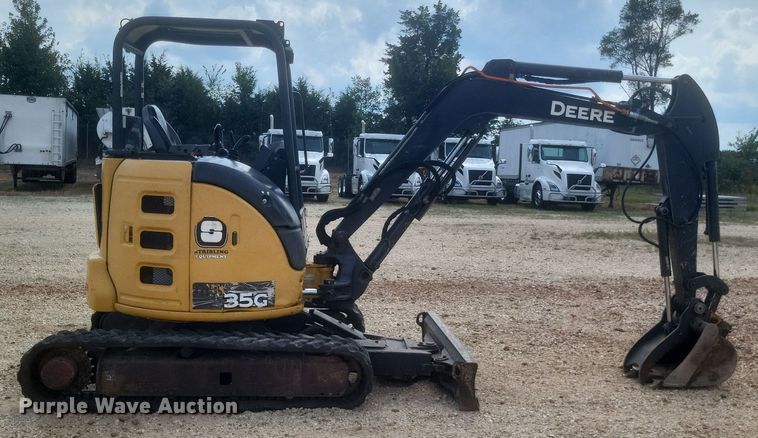 image for item DQ3678 2016 John Deere  35G mini excavator